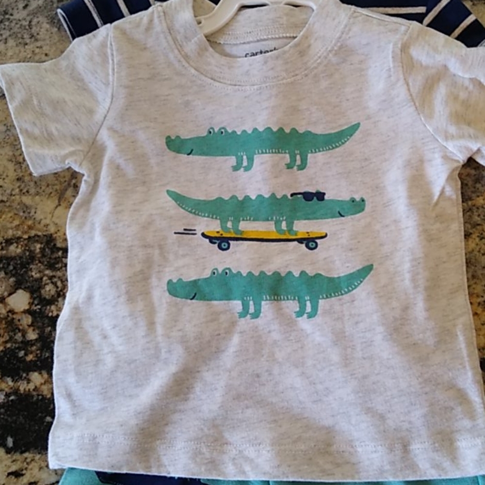 NWT 3pc. Carter's alligator short outfit. - Picture 2 of 6